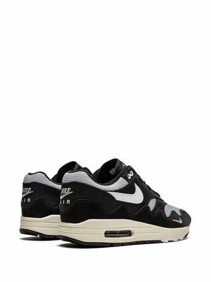 Nike Air Max 1 Black x “Patta“ Whit bracelet