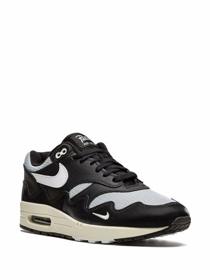 Nike Air Max 1 Black x “Patta“ Whit bracelet