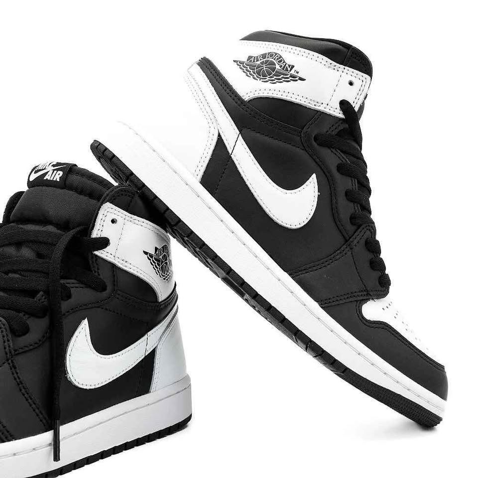 Air Jordan 1 Retro High OG Black White